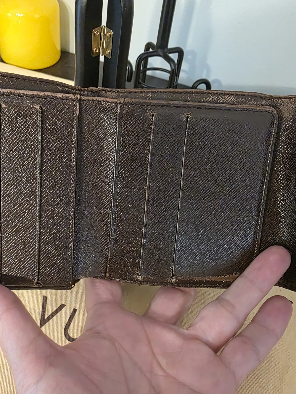 Louis Vuitton compact louis